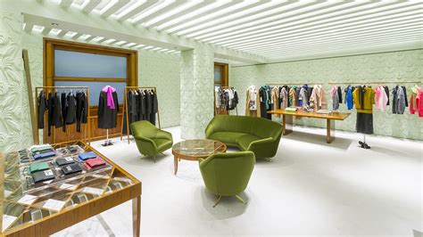 milano spiga prada|PRADA OPENS NEW SPACES IN THE VIA DELLA SPIGA .